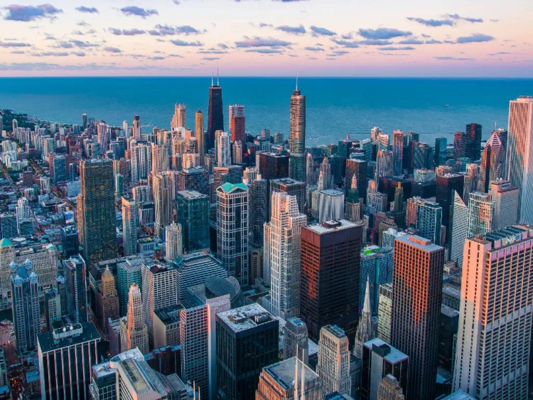 Where to Stay in Chicago: The Best Neighborhoods and Hotels for 2025