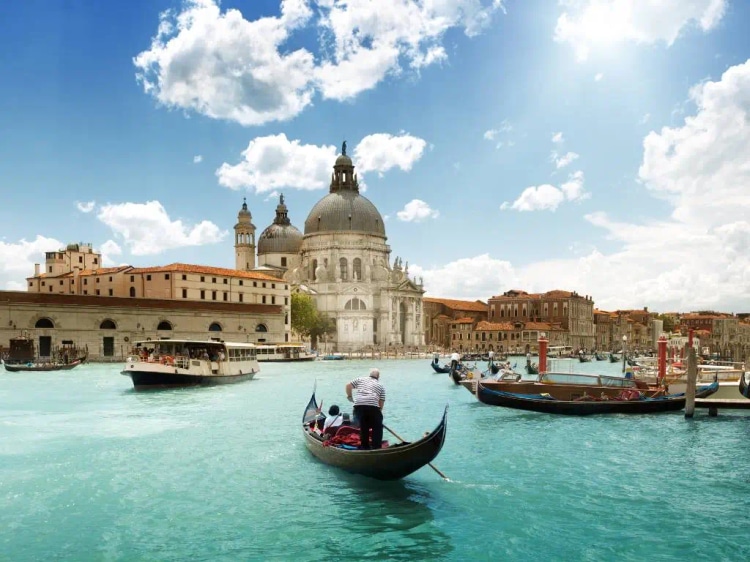29 Expert Tips for Your First—or Any—Trip to Europe