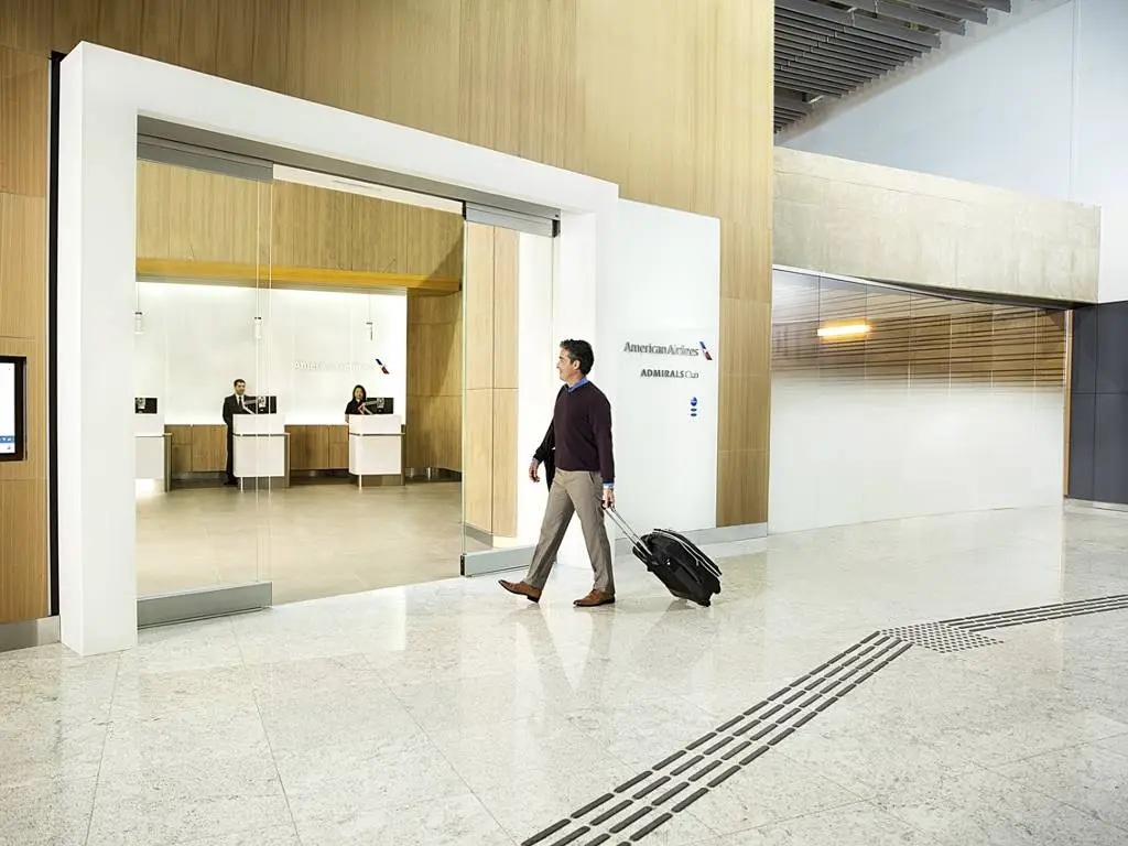 How to Get American Airlines Admirals Club Lounge Access 