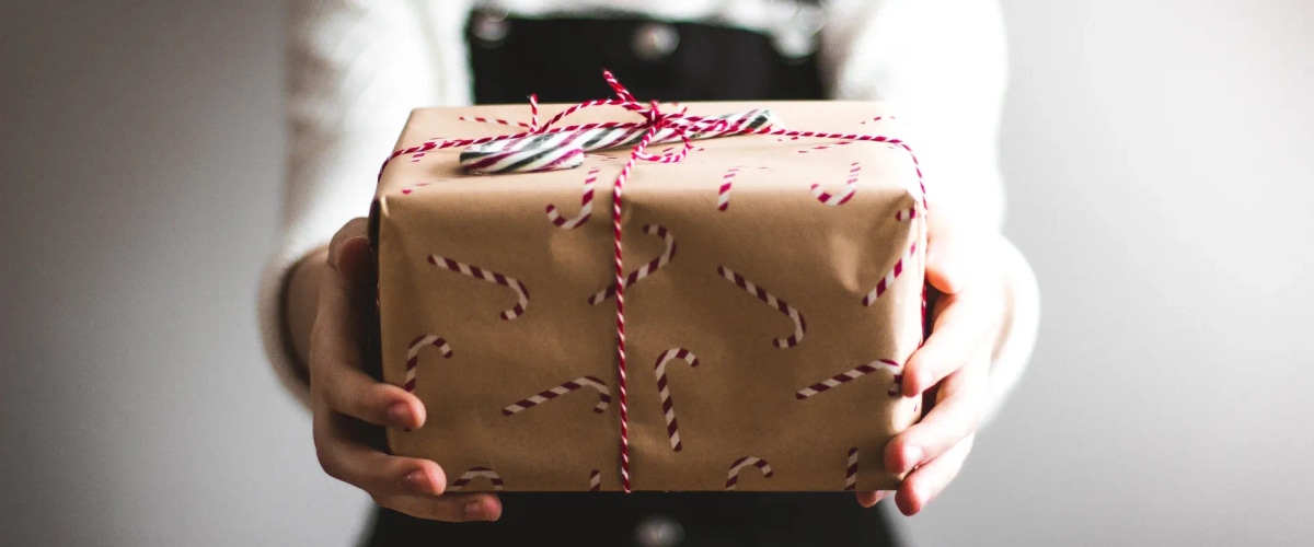 50+ Perfect Gifts for Travelers